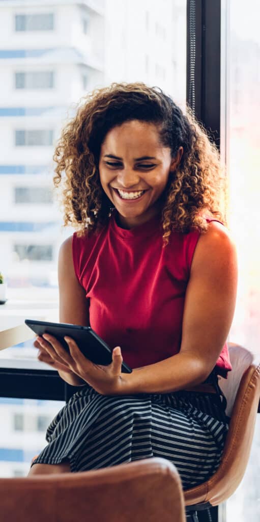 Image d'une femme sur une tablette