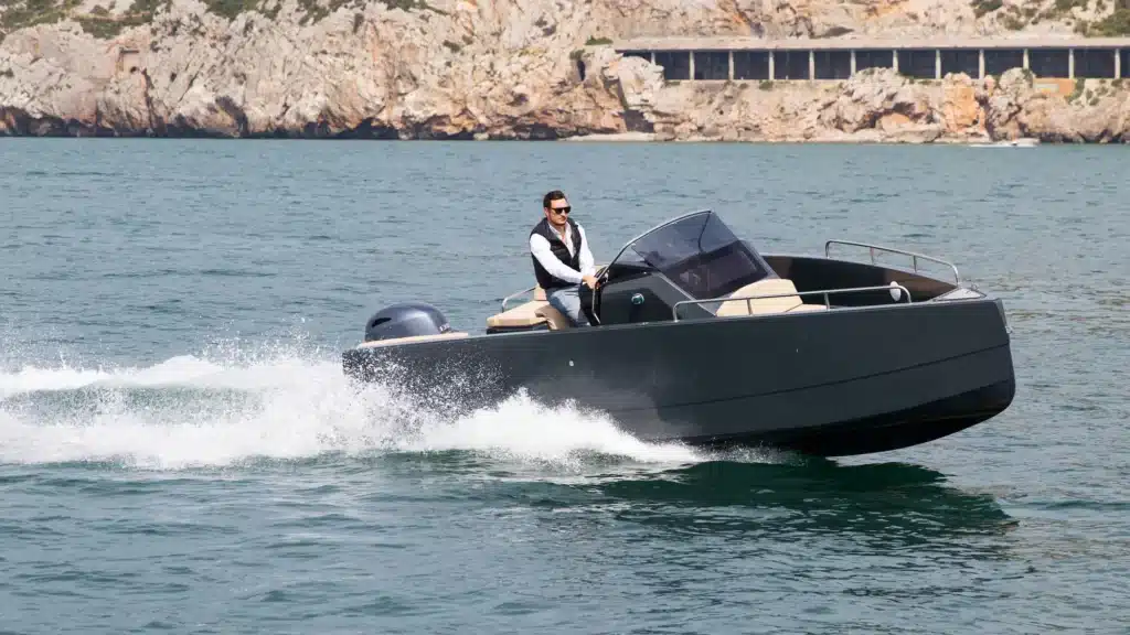 bateau nuva m6