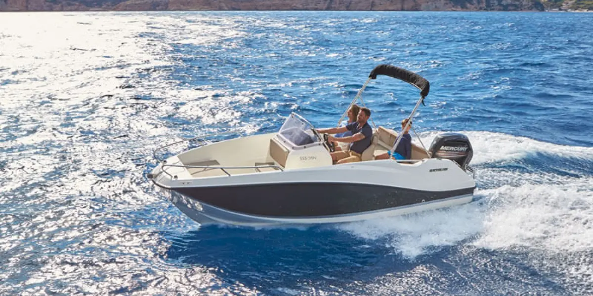 Petit Bateau A Moteur