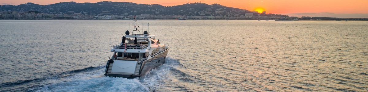 yacht en mer