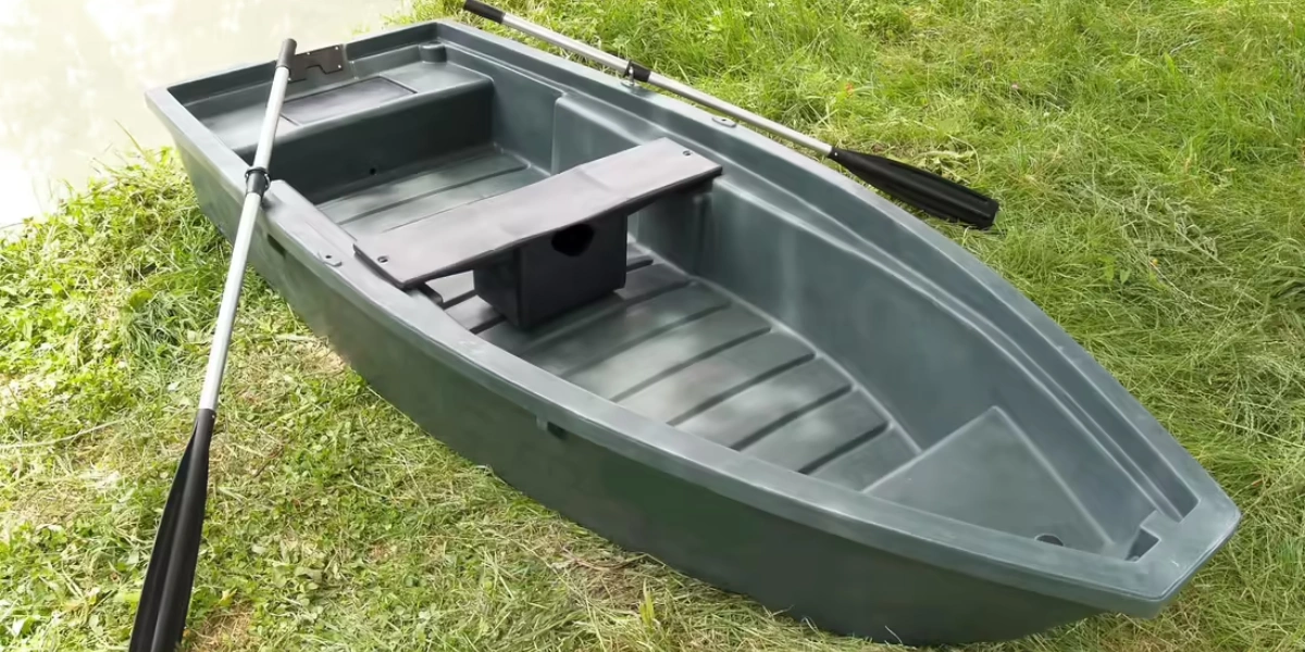 barque de peche en polyéthylène